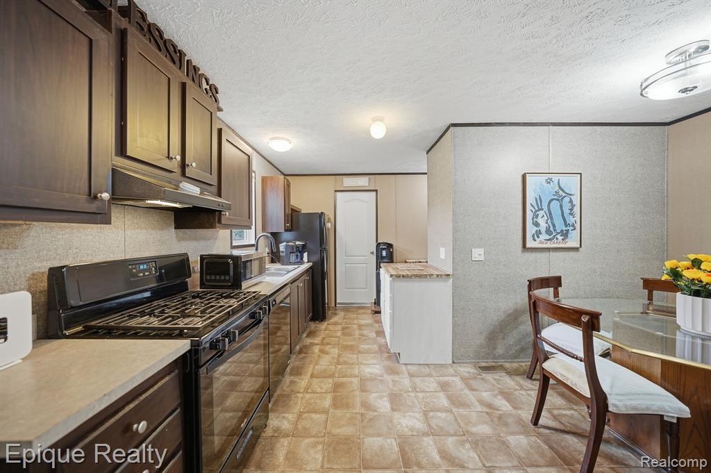 48580 Pineview Drive, Shelby Twp, MI 48317 — Photo 8
