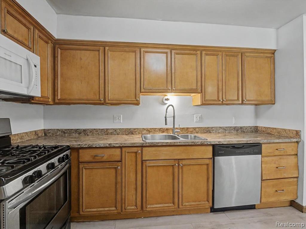 41957 Utica Road, Sterling Heights, MI 48313 — Photo 15
