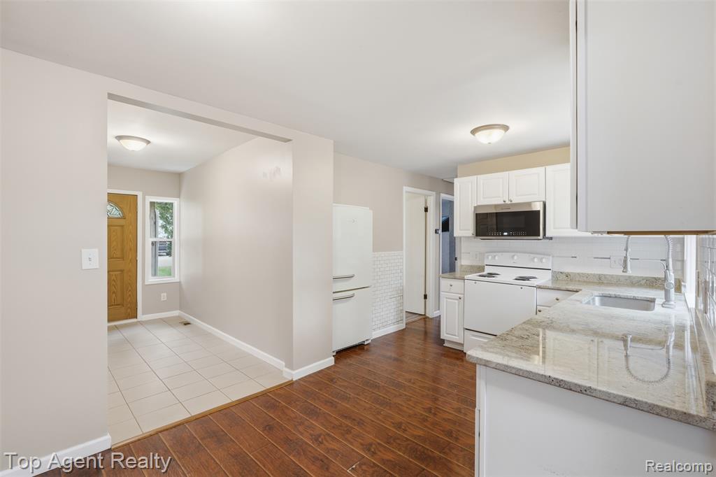 7048 Lapham, Waterford, MI 48329 — Photo 12
