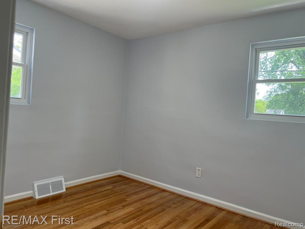 552 LAPRAIRIE Street, Ferndale, MI 48220 — Photo 9
