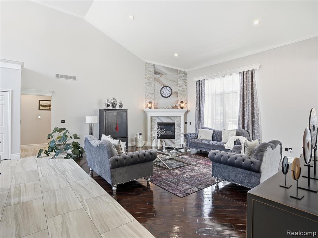 54465 Birchfield Drive E, Shelby Twp, MI 48316 — Photo 17