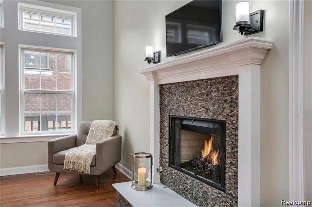 411 E Ferry Street - Photo 3