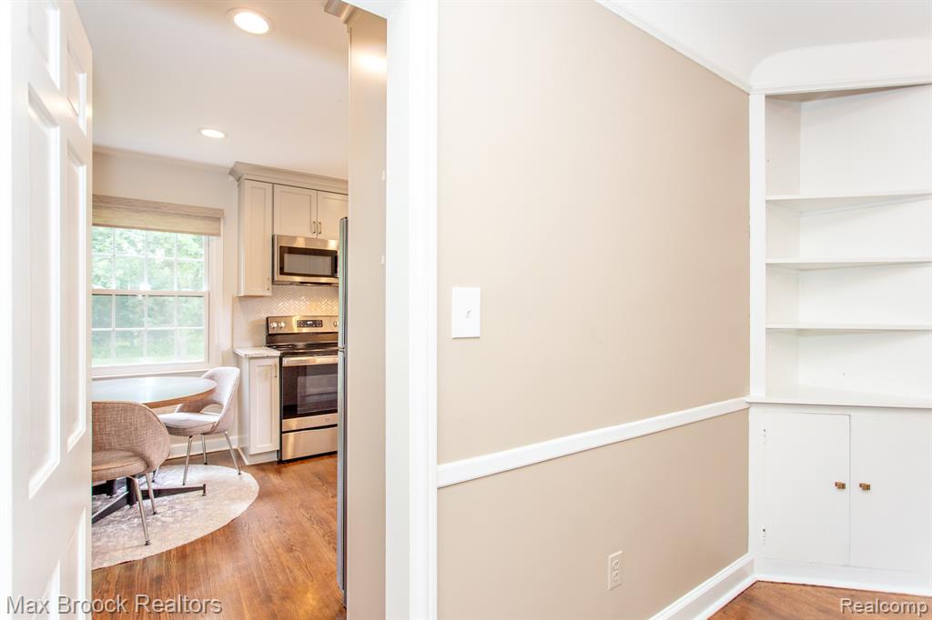 25830 Berkley Avenue, Huntington Woods, MI — Photo 10