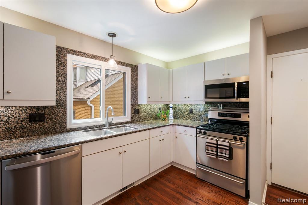 5775 Eastman Boulevard, West Bloomfield, MI 48323 — Photo 16