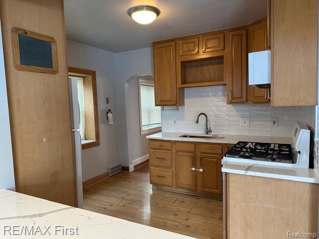 2202 Hollywood Avenue, Grosse Pointe Woods, MI 48236 — Photo 9