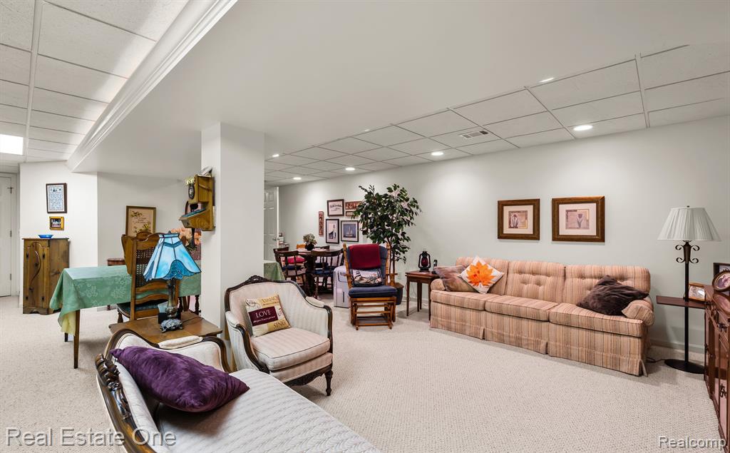 907 CALPERNIA, 29, Wixom, MI 48393 — Photo 19