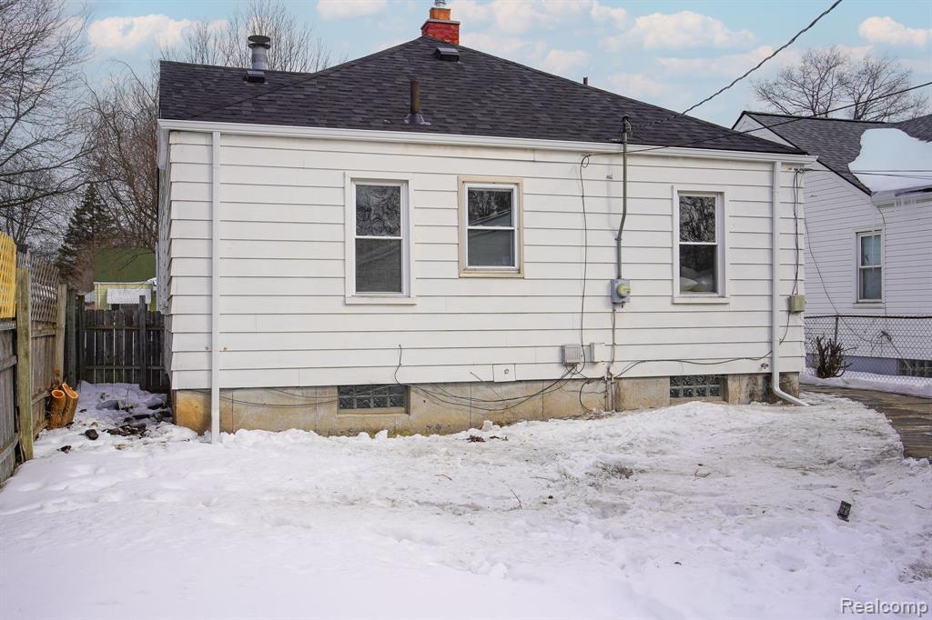 19348 Woodcrest Street, Harper Woods, MI 48225 — Photo 4