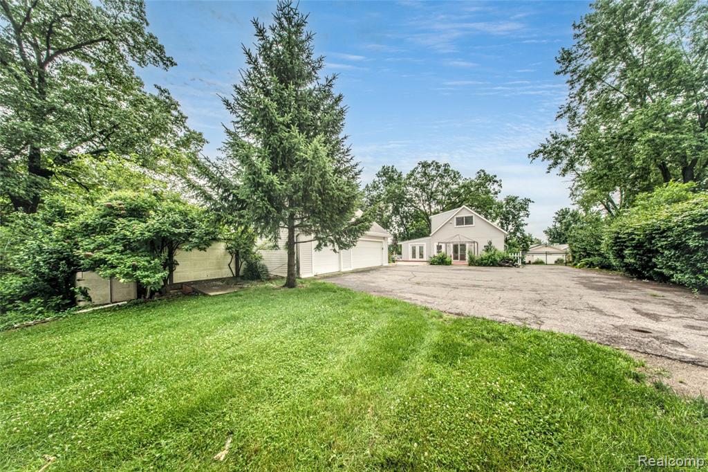 9042 Gale Road, White Lake, MI — Photo 11