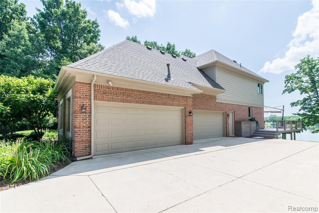 3166 W Beach Lake Drive, Milford, MI, 48380