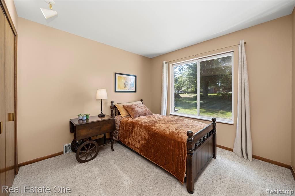 7400 Biscayne Avenue, White Lake, MI 48383 — Photo 23