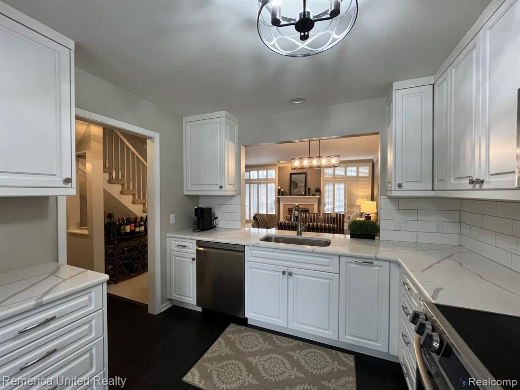 4465 GOLF VIEW Drive, Brighton, MI 48116 — Photo 9