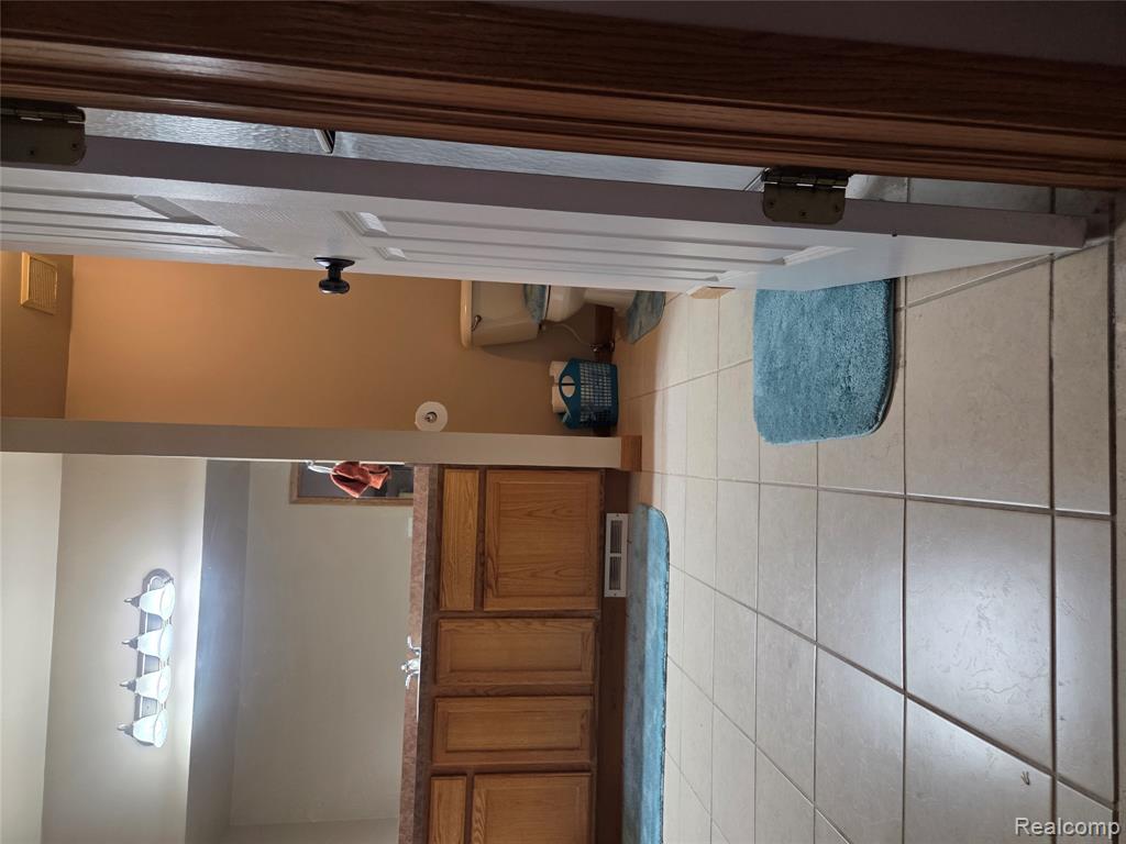 26940 Cedar Run Court, Woodhaven, MI 48183 — Photo 19