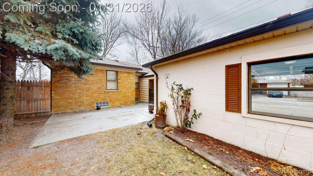 20201 Lochmoor Street, Harper Woods, MI 48225 — Photo 23