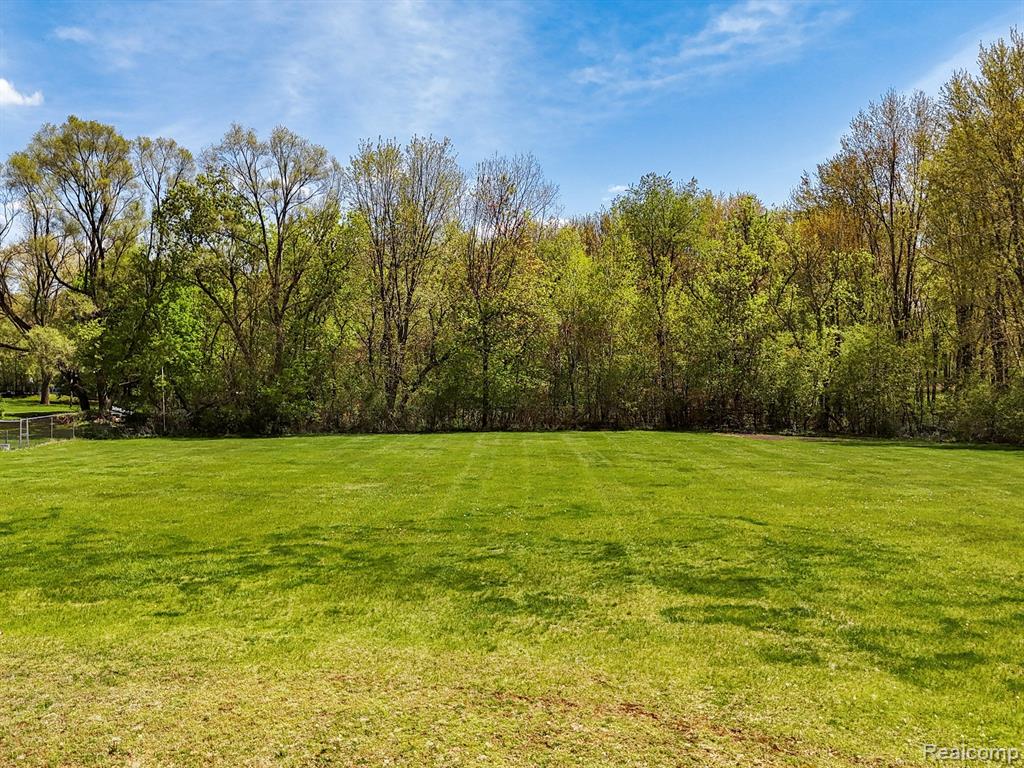 579 S HOSPITAL Road, Waterford, MI 48327 — Photo 51