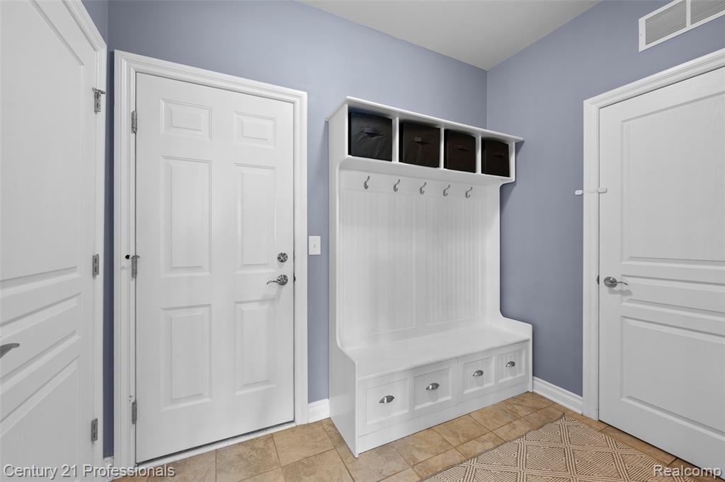 2083 Findley Circle, Lake Orion, MI — Photo 20