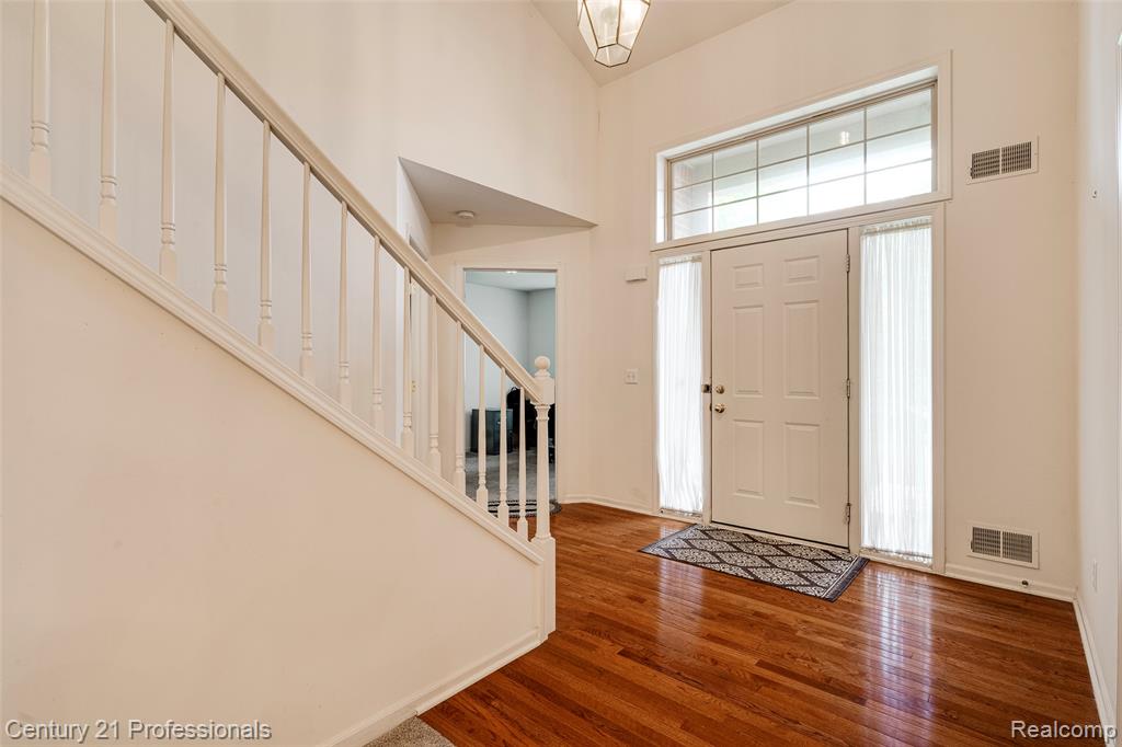 5958 Lochmore Drive, Commerce Twp, MI 48382 — Photo 18
