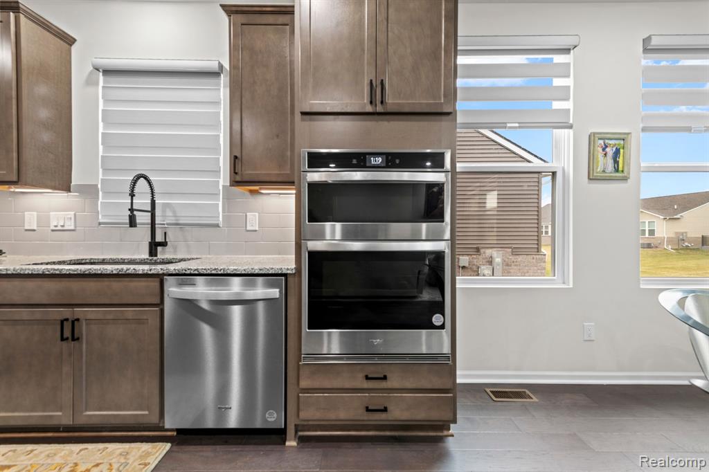 50109 Ogden, Canton, MI 48188 — Photo 13
