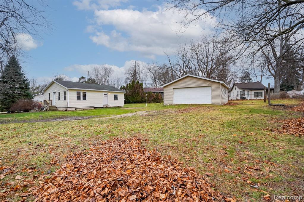935 MCCLELLAN Street, Lake Orion, MI 48362 — Photo 6