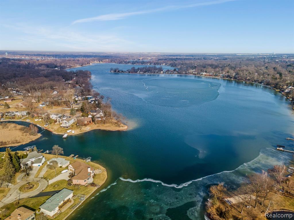 4645 CLAUDIA Drive, Waterford, MI 48328 — Photo 41