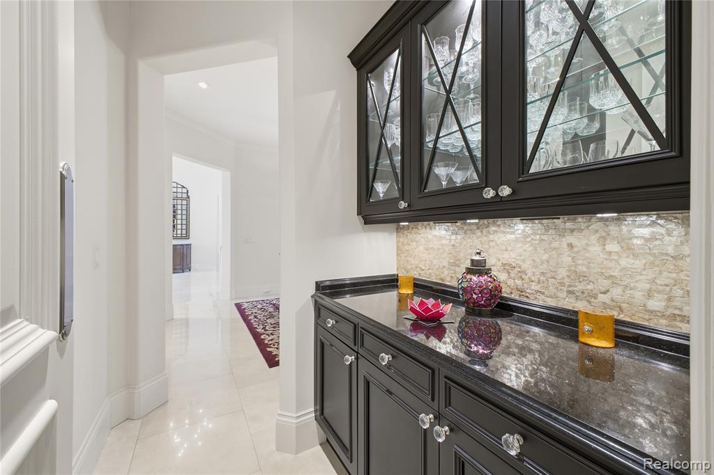 5230 Clarendon Crest Street, Bloomfield Hills, MI 48302 — Photo 12