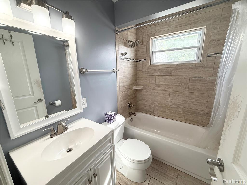 8210 Liberty Boulevard, Westland, MI — Photo 6