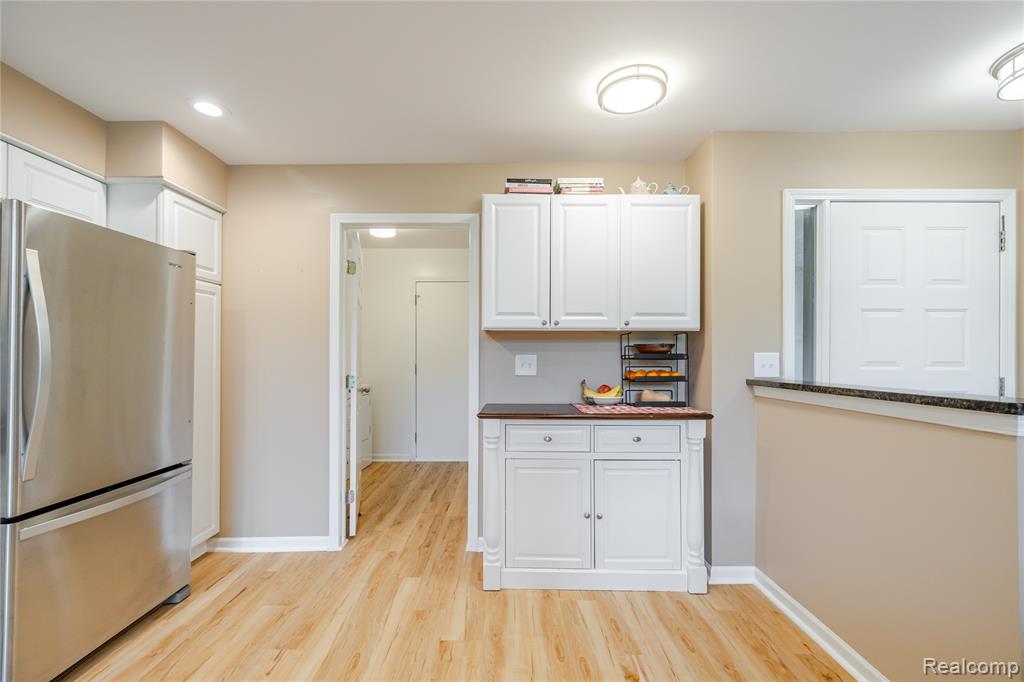 9892 Hawthorne Glen Drive, Grosse Ile, MI 48138 — Photo 10
