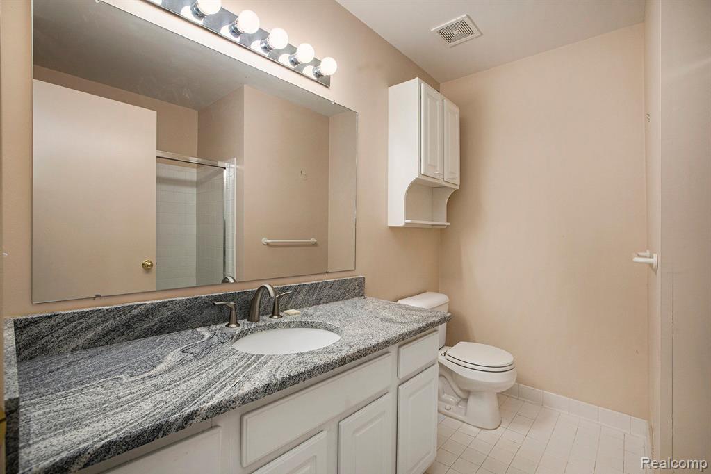 413 MULBERRY Drive, Commerce Twp, MI 48390 — Photo 26
