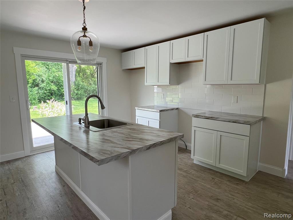 5327 E Carpenter Road, Flint, MI 48506 — Photo 7