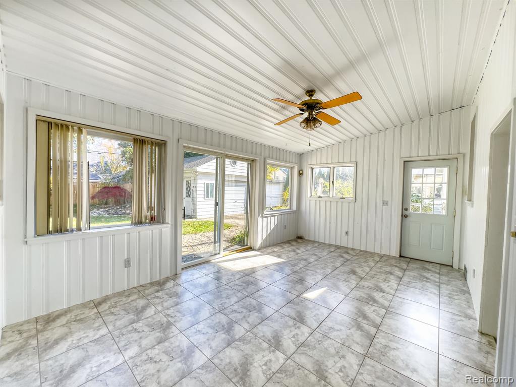 806 N ALTADENA Avenue, Royal Oak, MI 48067 — Photo 16