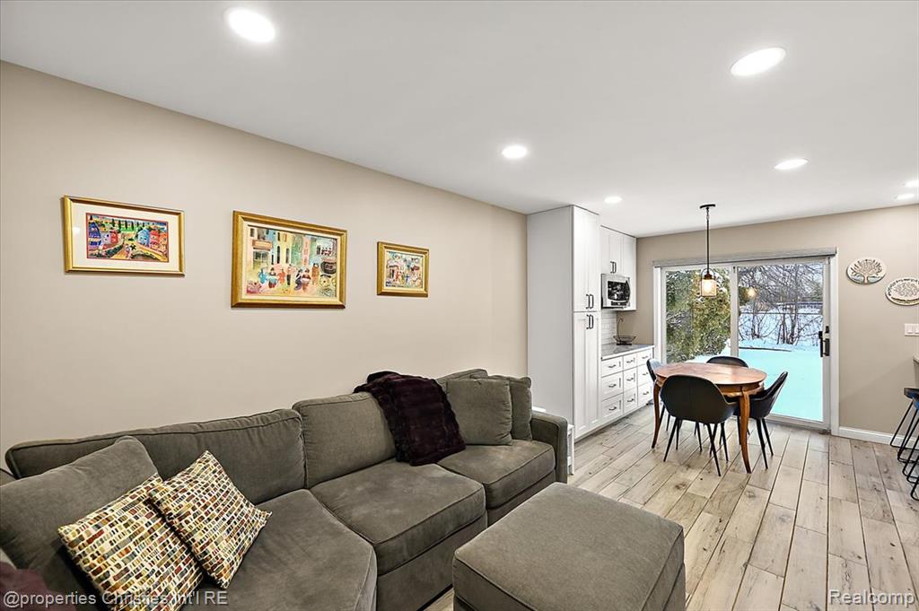 26010 Marlowe Place, Oak Park, MI 48237 — Photo 33