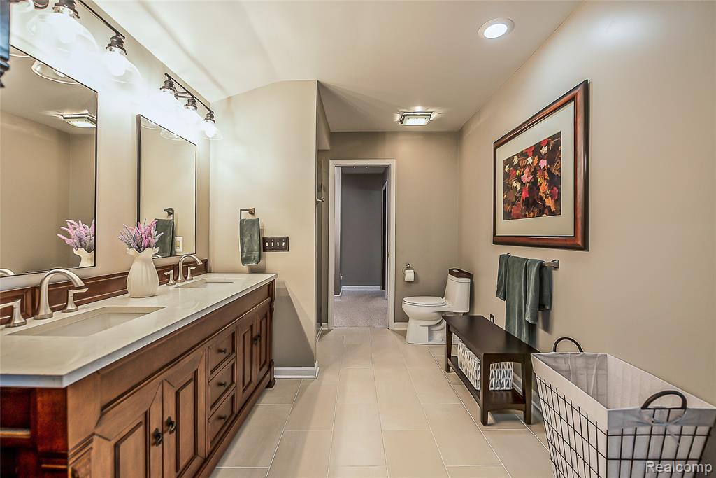 4990 Broomfield Lane, West Bloomfield, MI — Photo 16