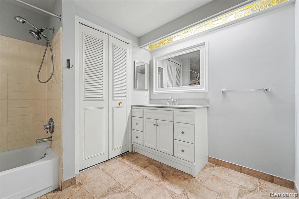 8691 Kennedy Circle, Unit #4, Warren, MI 48093 — Photo 14