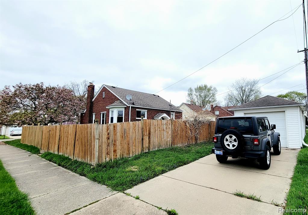581 ANTOINE Street, Wyandotte, MI 48192 — Photo 5