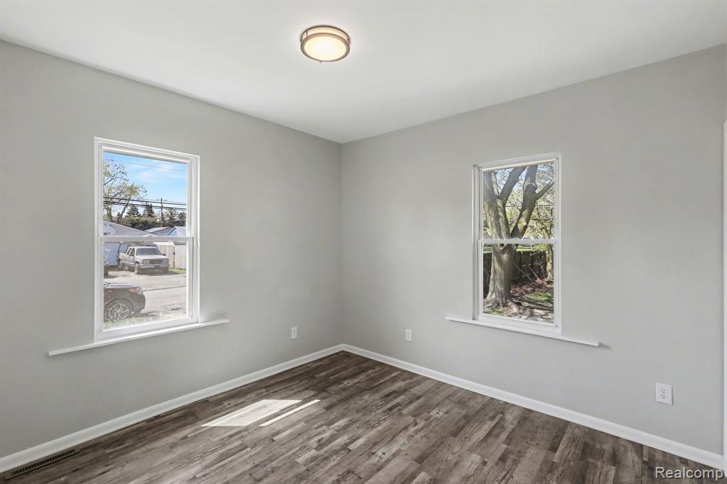 5200 HATCHERY Road, Waterford, MI 48329 — Photo 12
