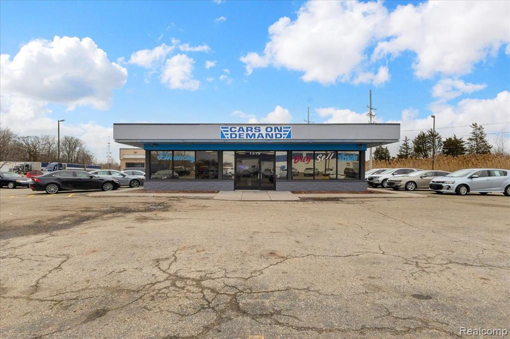 1315 S Waverly Road, Lansing, MI 48917 — front exterior