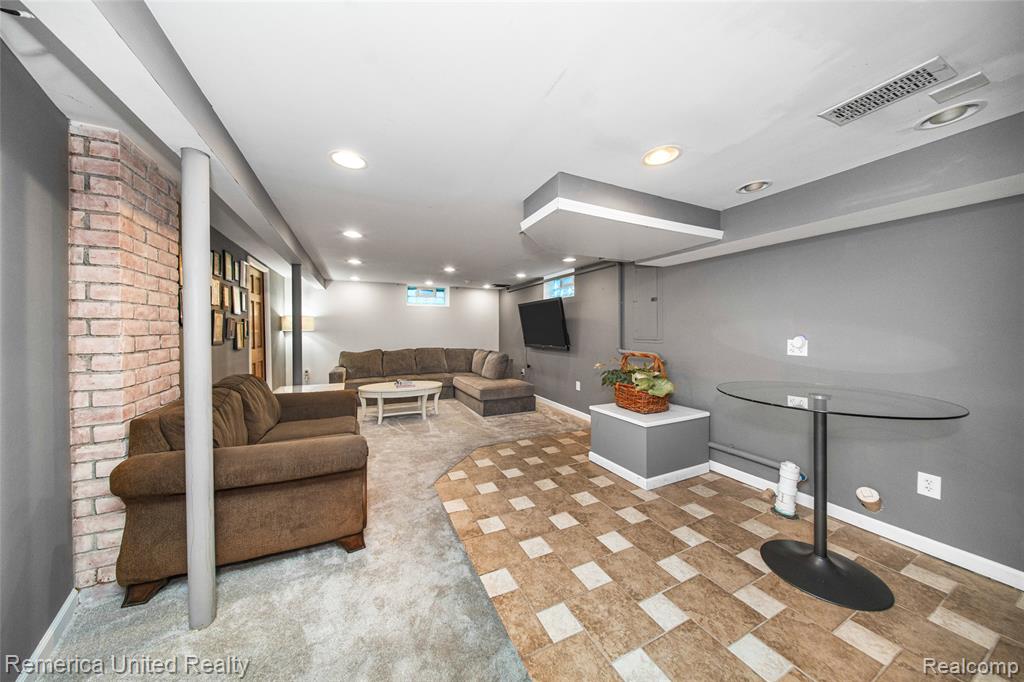 717 S Edgeworth Avenue, Royal Oak, MI 48067 — Photo 36