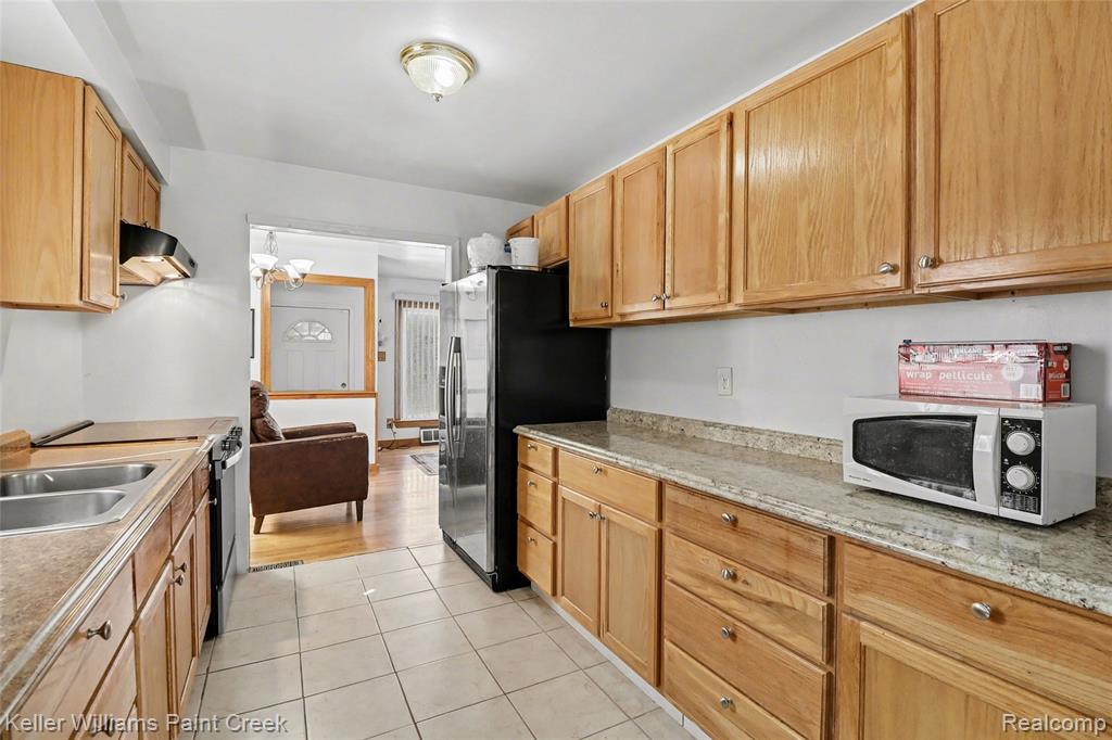 23070 Rosewood Street, Oak Park, MI 48237 — Photo 12