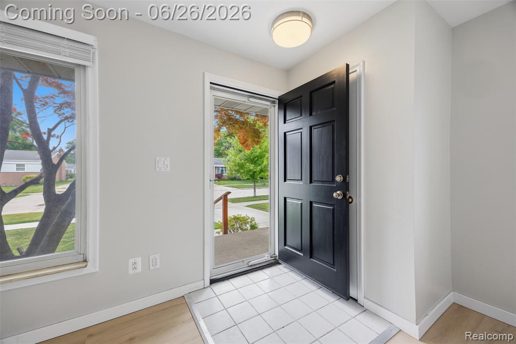 8250 Shari Drive, Westland, MI — Photo 2