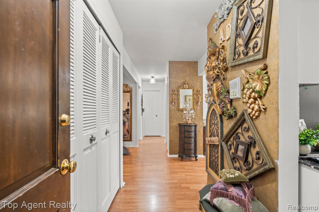 27557 W Echo Valley, 153, Farmington Hills, MI 48334 — Photo 5