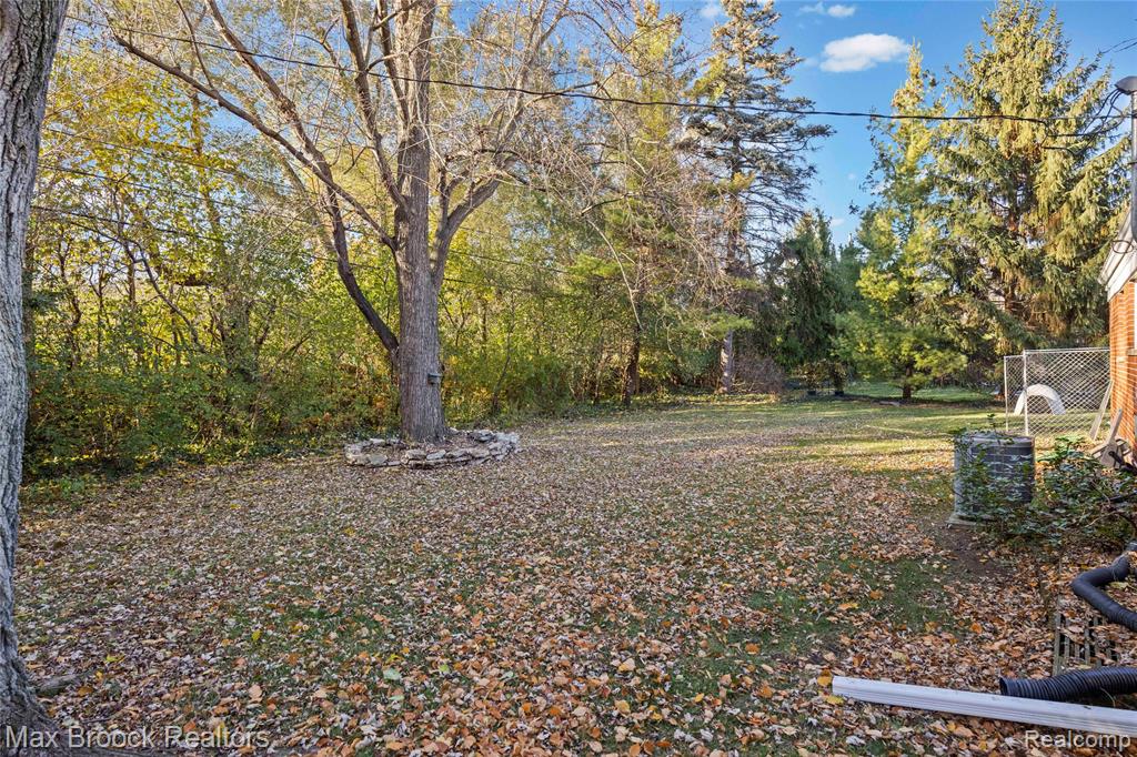 2724 Alveston Drive, Bloomfield, MI 48304 — Photo 44
