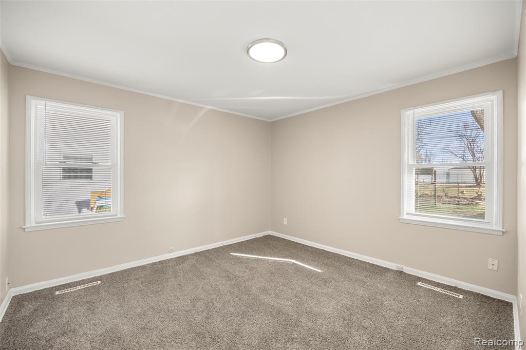 10101 Albany Street, Oak Park, MI 48237 — Photo 11