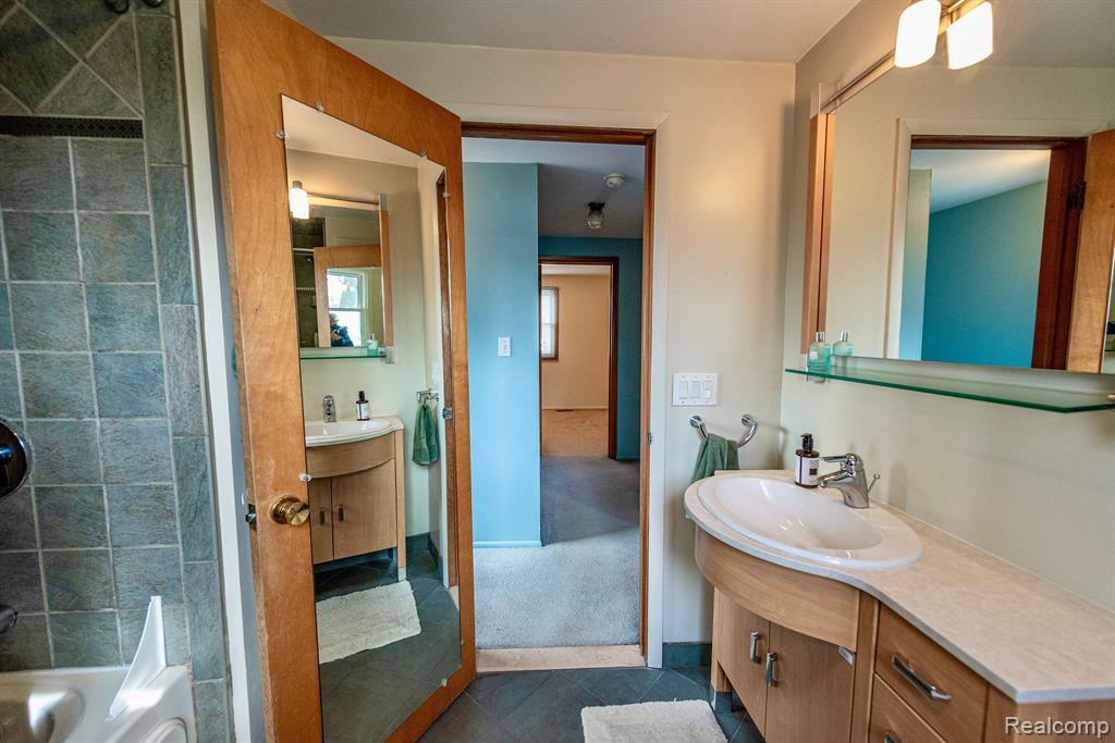 506 S VERMONT Avenue, Royal Oak, MI 48067 — Photo 14