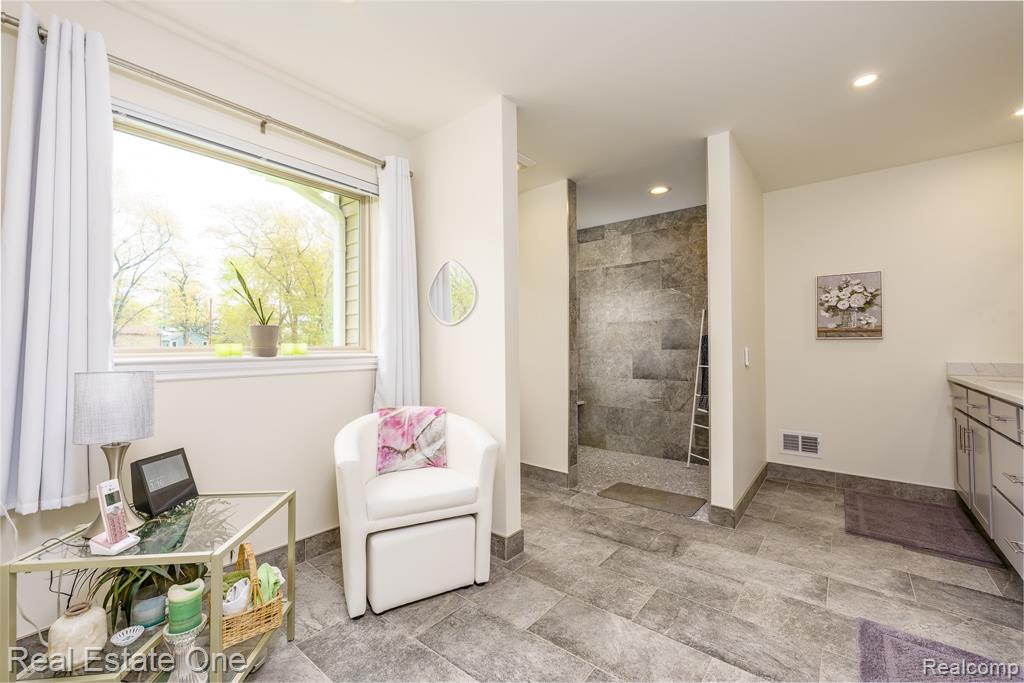 9243 Sherwood Drive, Davisburg, MI 48350 — Photo 19
