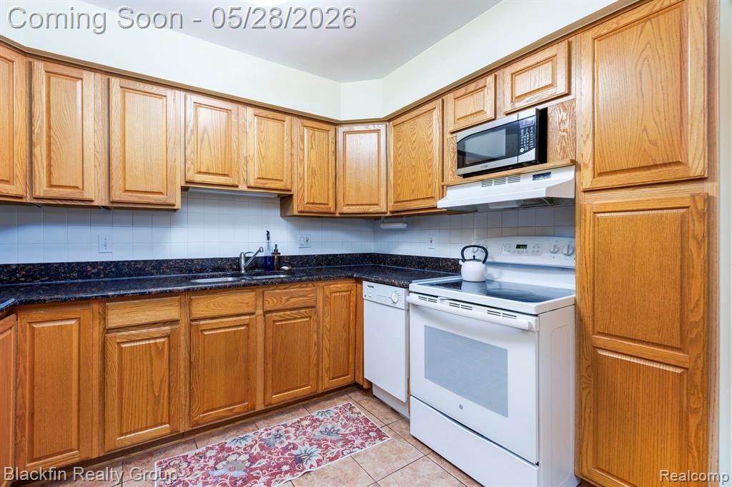 430 N Batchewana Street, Clawson, MI — Photo 14