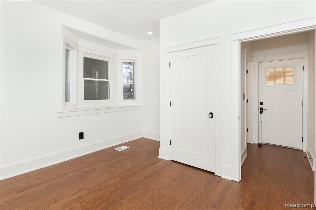 1583 Cadillac Boulevard, Detroit, MI 48214 — Photo 16