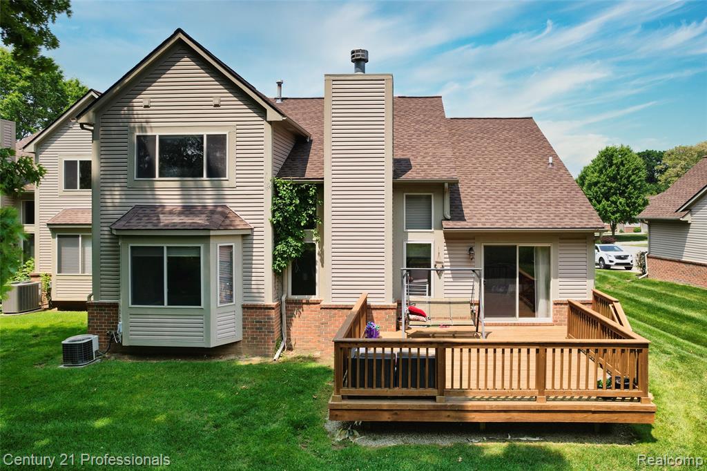 5958 Lochmore Drive, Commerce Twp, MI 48382 — Photo 13