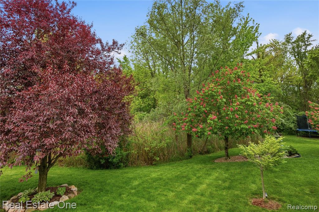 8576 Barrington Drive, Ypsilanti, MI 48198 — Photo 38
