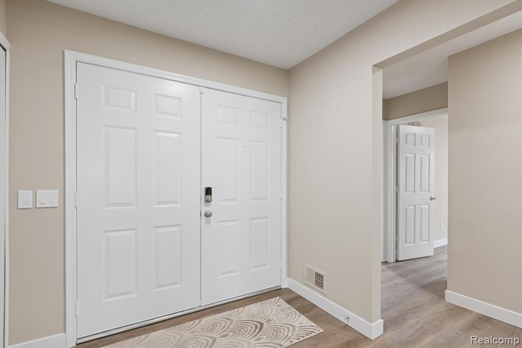 634 Lockport Road, Rochester Hills, MI 48307 — Photo 7