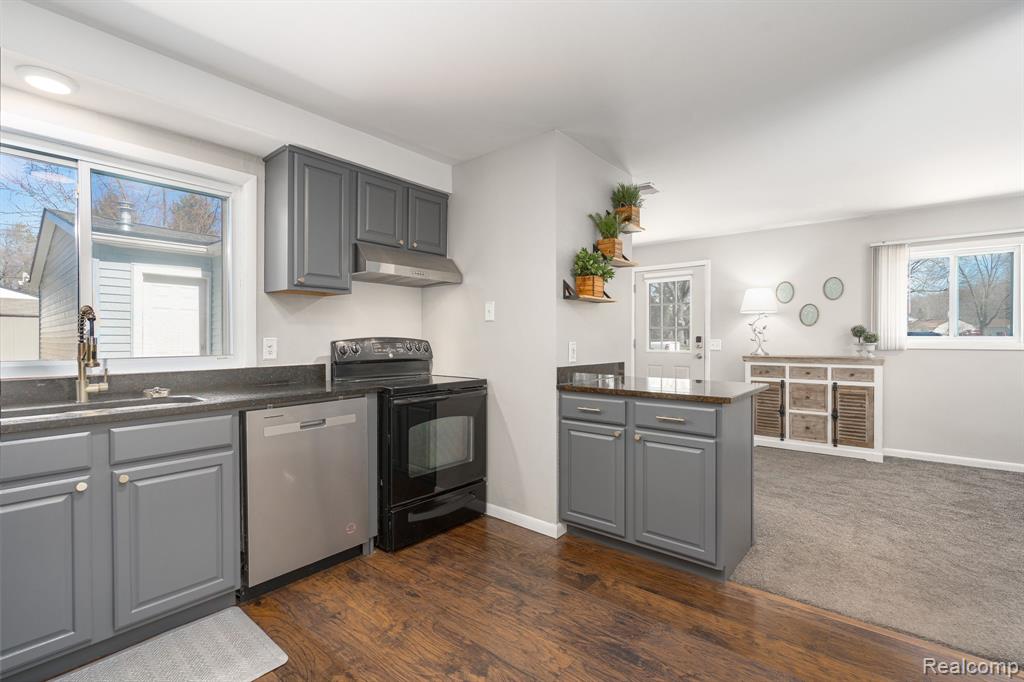 6460 Hermana Road, West Bloomfield, MI 48324 — Photo 3