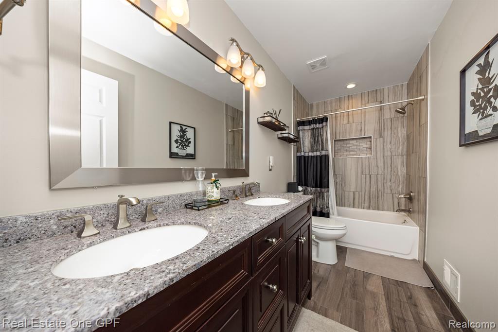 2957 ROUNDTREE Drive, Troy, MI 48083 — Photo 18